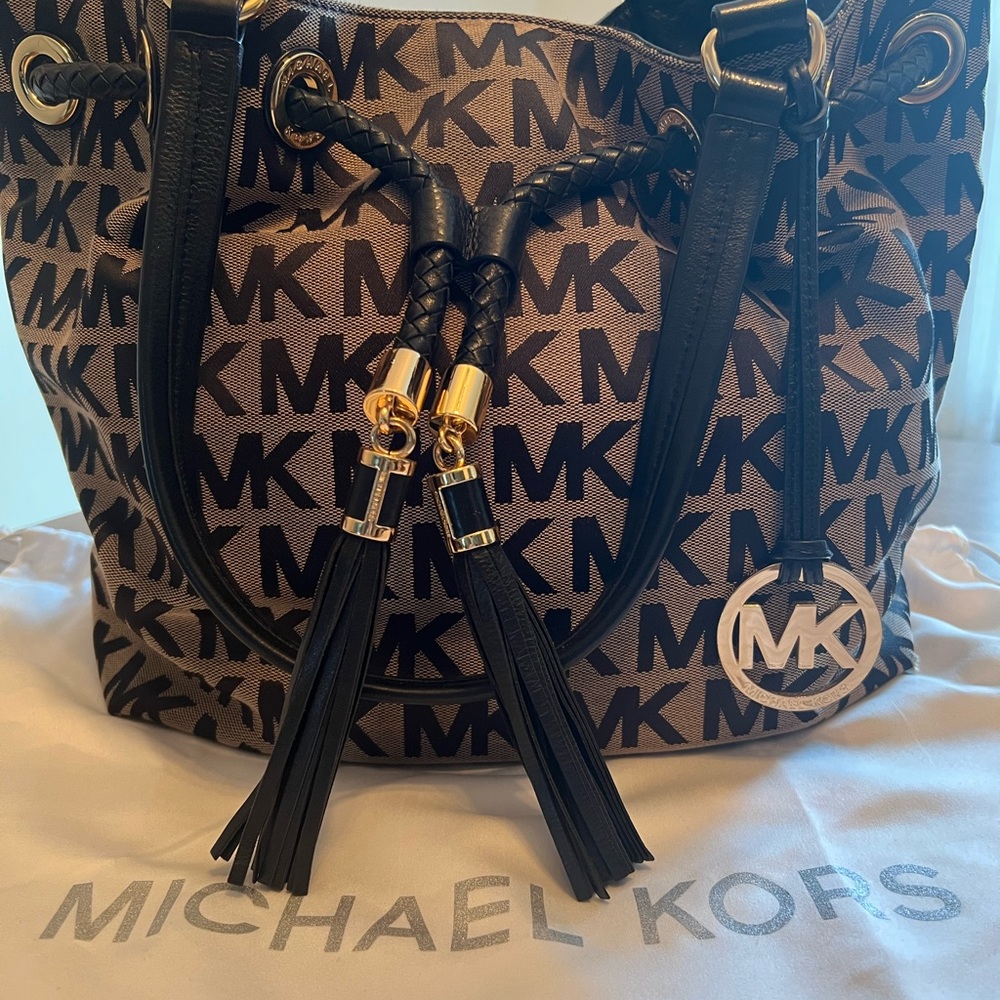Michael Kors Handbag (like new)